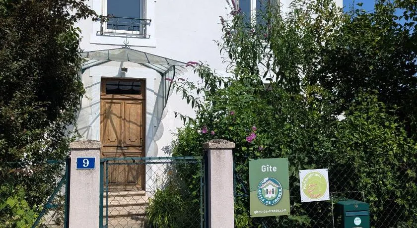 Maison Contemporaine avec Grand Jardin, Proche Moselle et Nancy, Idéale pour Pêche et Loisirs - Image 1