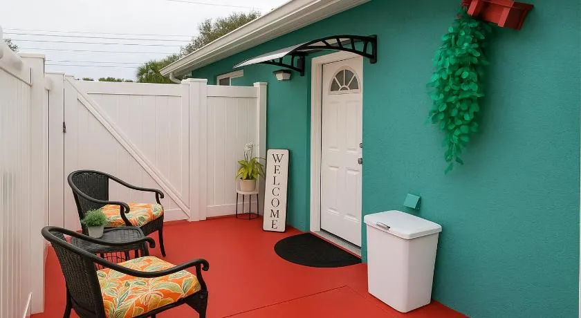 Green Castle Apartment in Tampa 10 min from Airport and the Beach - Image 1