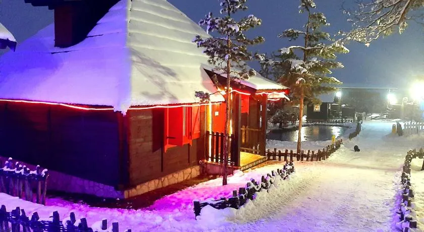 El Paso City, Zlatibor - Unique Wooden Cottages, Treehouse, Wild West Rooms, accommodation 1-6 people - Image 1