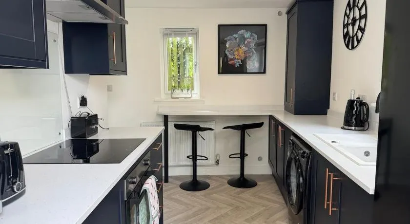 Modern 3 Bed House with Parking in Rothley - Image 1