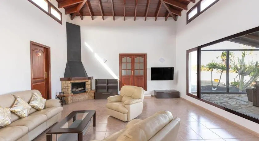 Villa Solerolo - Stunning Villa in Parque Holandés - Image 1