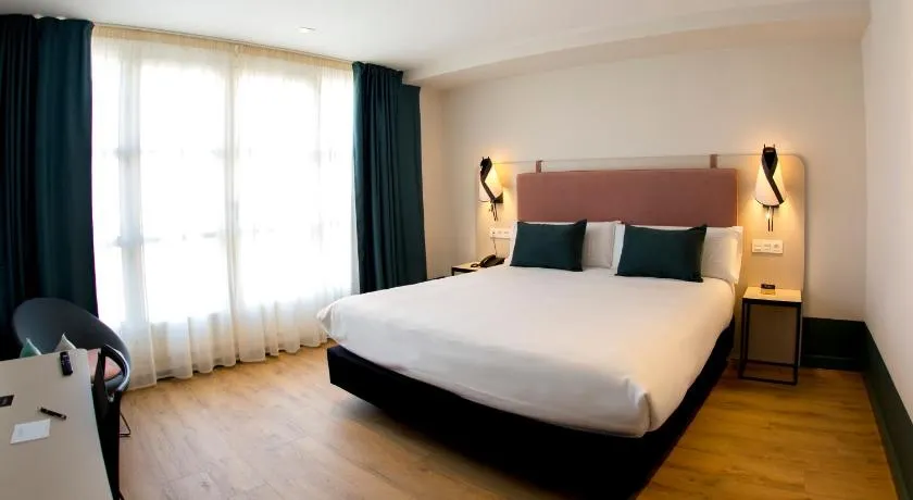 Hotel Plaza De La Paz - Image 1