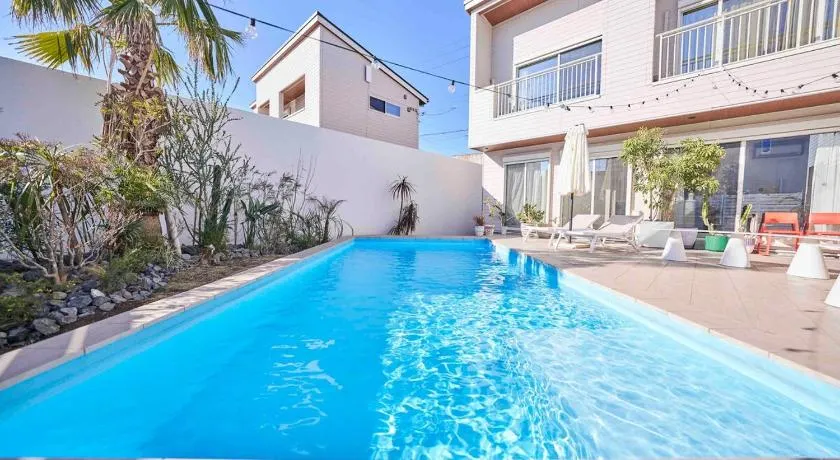 Aqua Villa with Pool, Sauna, and 100 inch 4K Projector, 5-minute walk from Fujitsu Park Sea - Image 1