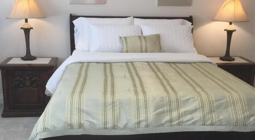 Vancouver Pacific Guest House - Image 1