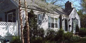 Moore House Bed and Breakfast - Image 1