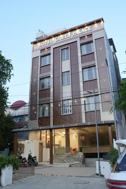 Hotel Green Palace - Image 1