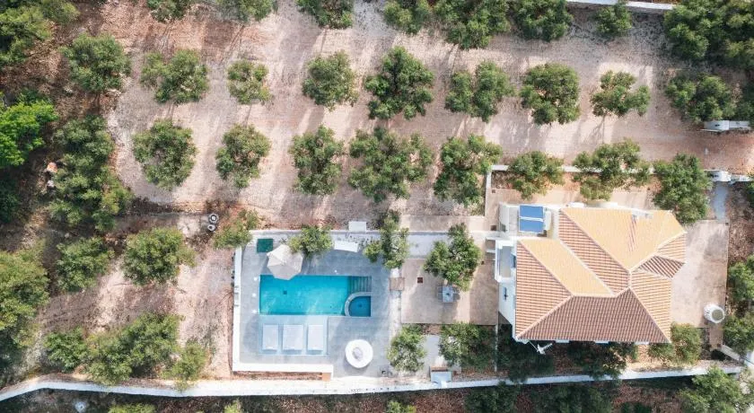 Villa Di Leon - Uniquely Designed Villa with Pool in a Picturesque Village near Famous Porto Limnionas, Offering Exceptional Hospitality By Villa Mana Gers - Image 1