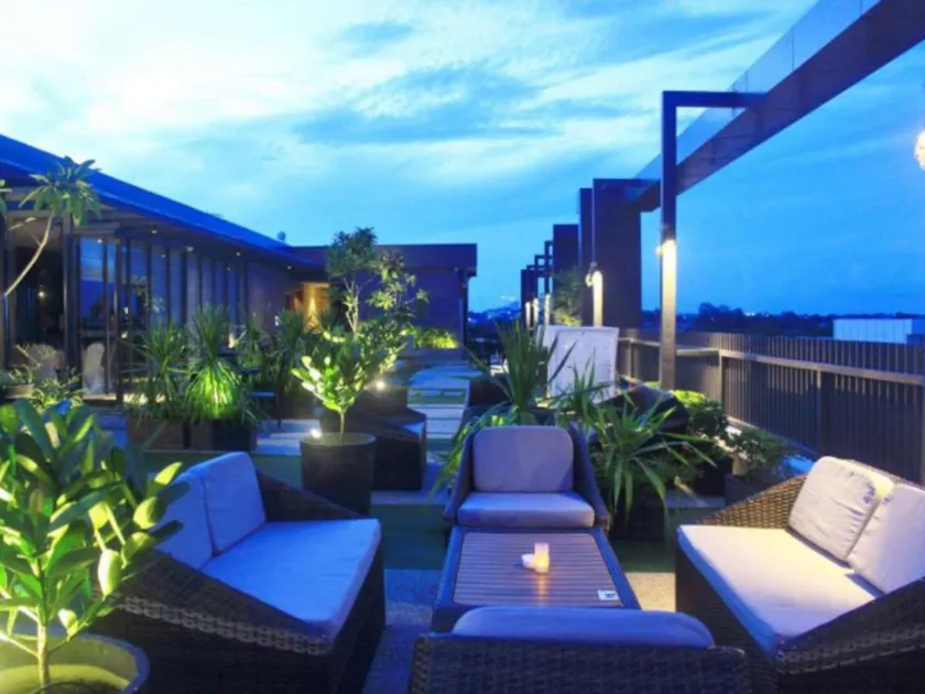 ESKA Hotel - Image 1