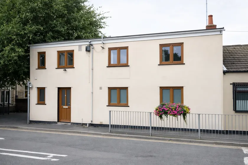 Cosy Town Centre House, Close to Uni and Hospital - Image 1