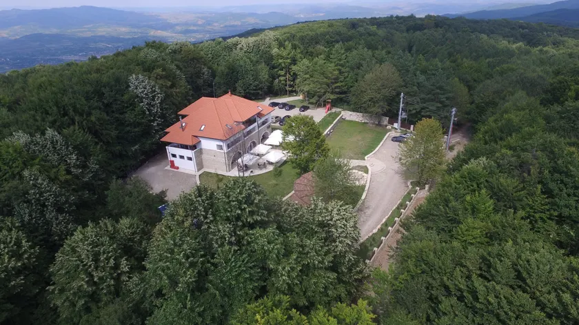 Cetatuia - Image 1