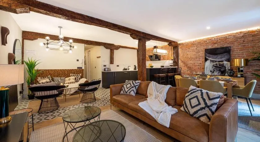 Cortes AC by Staynnapartments - Image 1