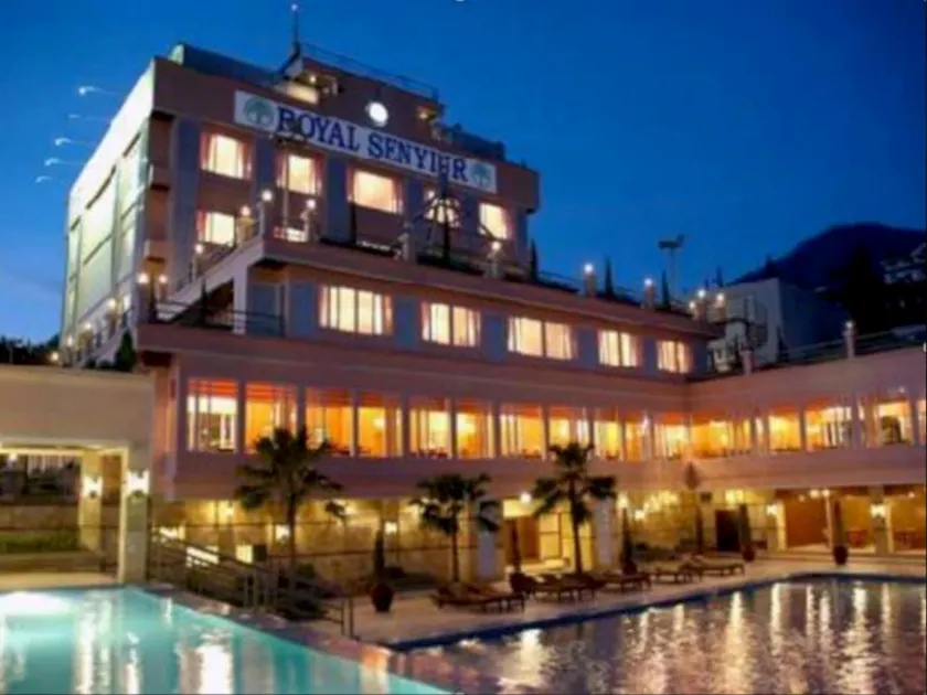 Royal Senyiur Hotel - Image 1