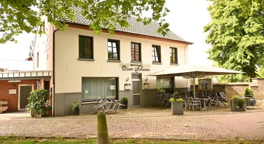 Hotel Restaurant Zum Schwan - Image 1