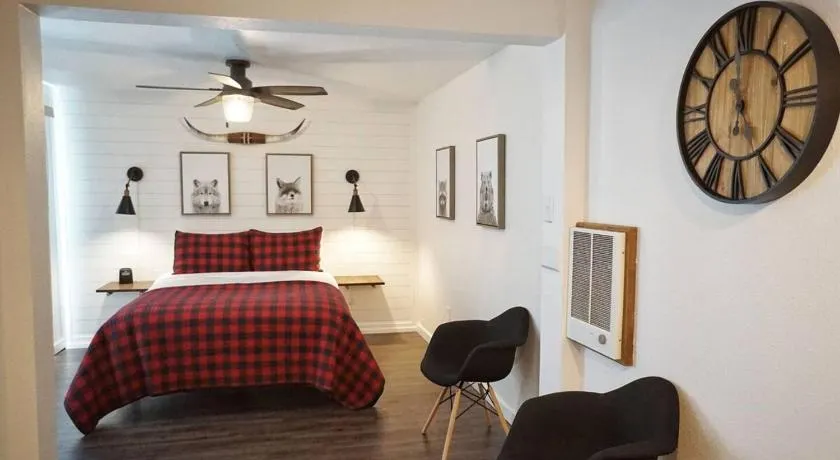 Miners Suite-Centrally Located in Shaver Lake - Image 1
