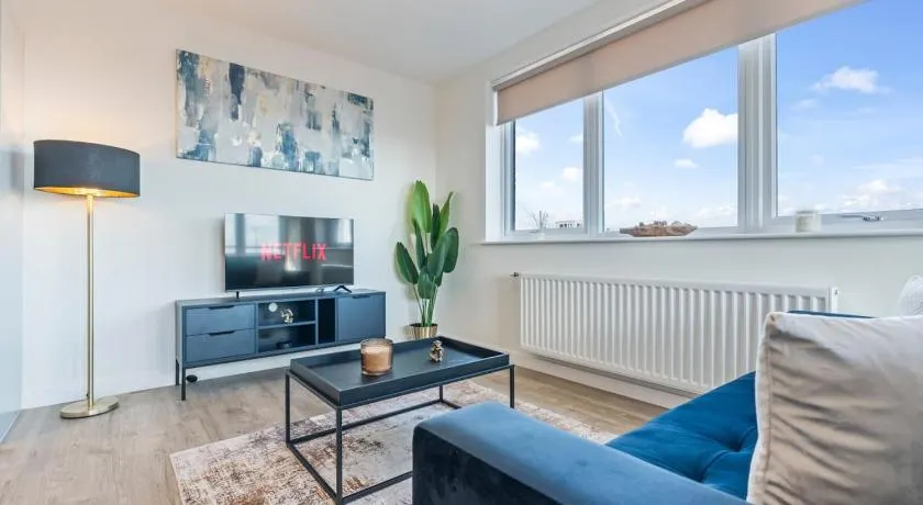 Thameside Suite | Free Parking | 2 BR | Heathrow - Image 1
