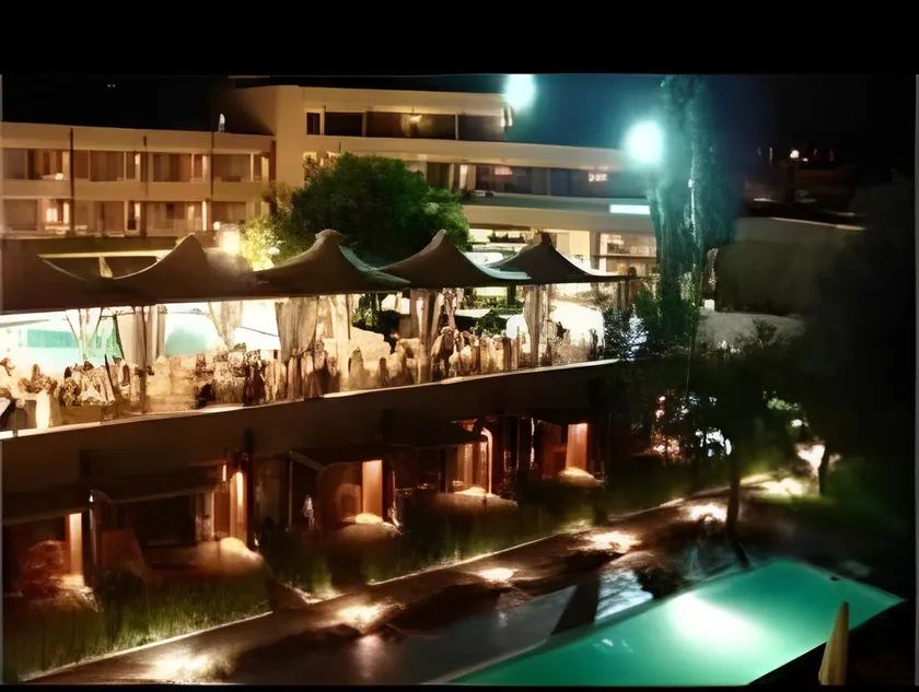 Alexander Beach Hotel - Image 1