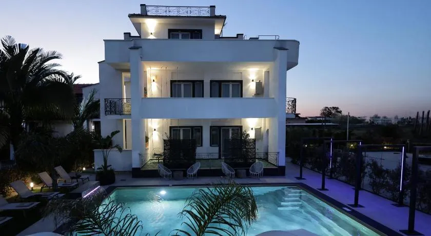 Viroga Suite Apartments - Image 1