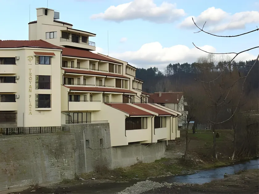 Troyan Plaza Hotel - Image 1