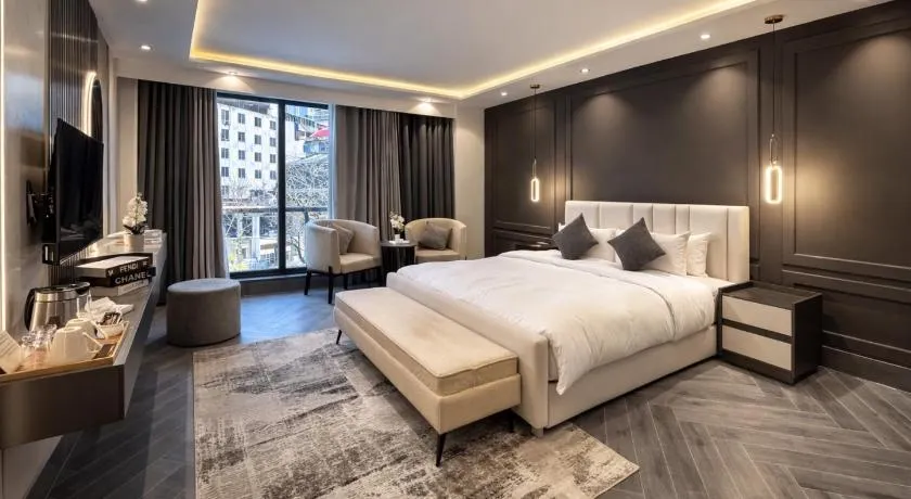 The Montage Signature Hotel - Image 1