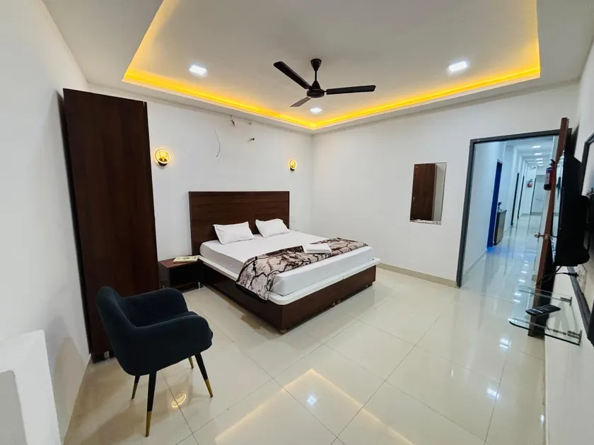 Hotel NH - Image 1