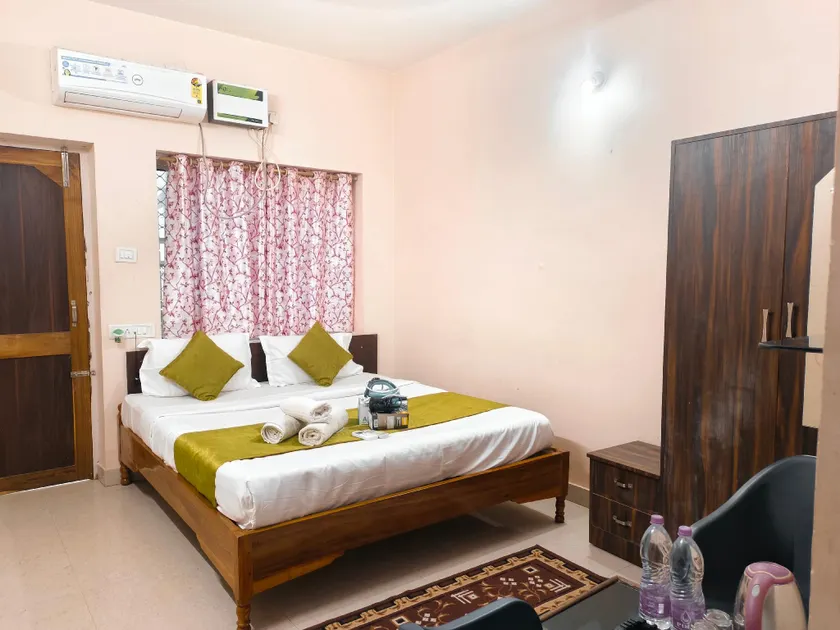 Hotel Bay Inn - Image 1