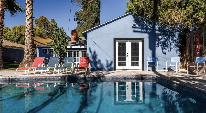 Le Bleu House - Newly Designed 3BR HOUSE & POOL by Topanga - Image 1