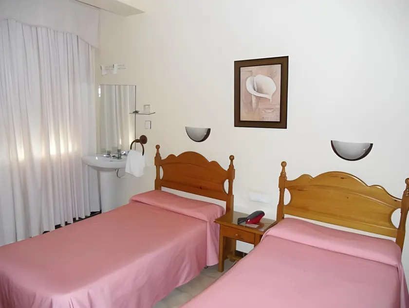 Hostal París - Image 1