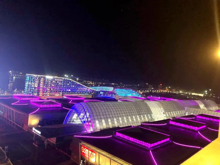 Qingdao World Expo City  double bed sunshine  room - Image 1