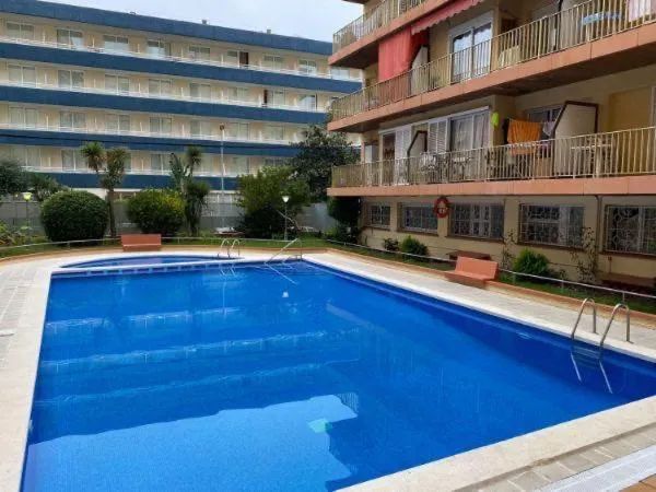 Fantástico piso con piscina en corazón de Fenals - Image 1