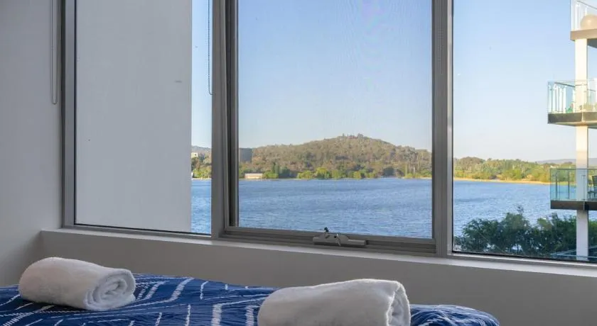 Lakefront Modern 2 BDR Apartment with 2 Parking Kingston - Image 1