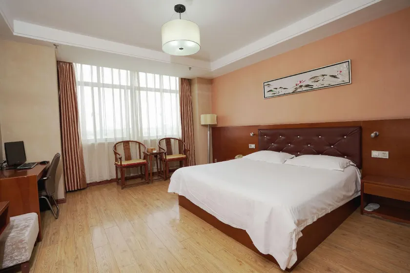 Super 8 Hotel (Rushan Shenzhen Road Branch) - Image 1