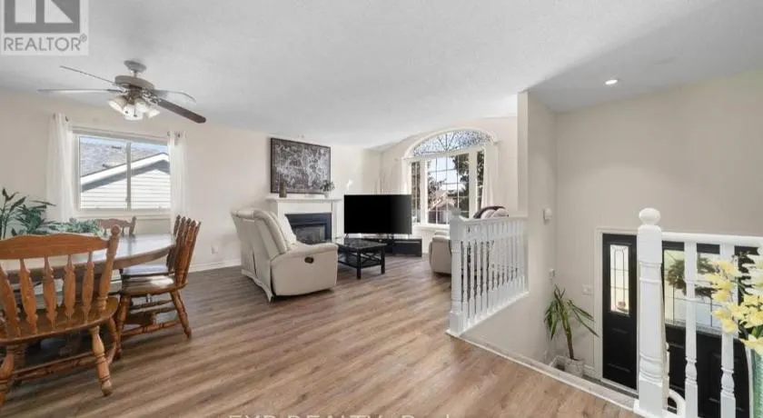 Luxurious home in Belleville - Image 1