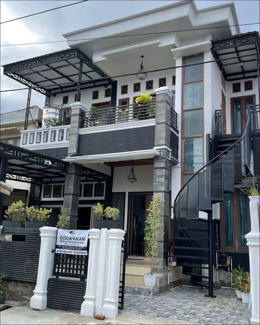 Utama Guest House Kuta Alam - Image 1