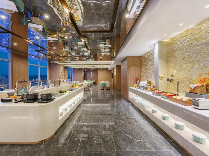 Madison Hotel Dalian Zhongshan Square Seaview - Image 1