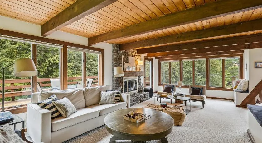 Ashwood Chalet - Image 1
