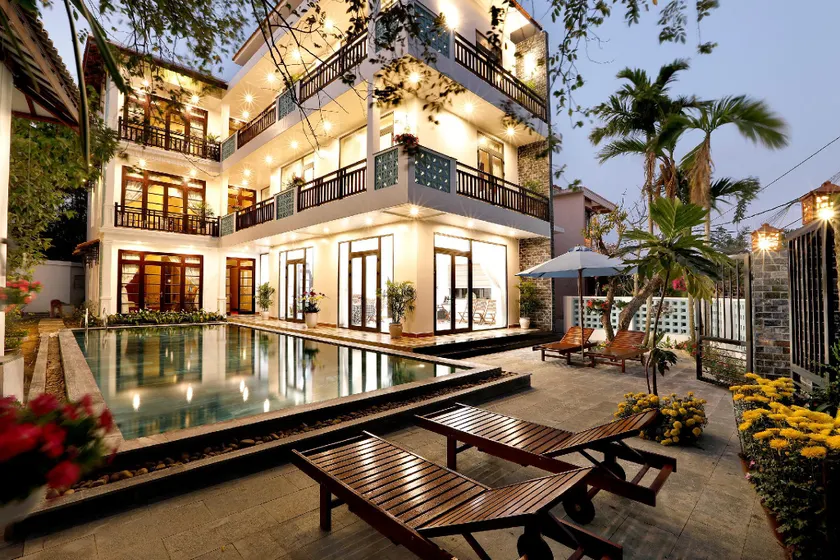 Tropical Garden & Pool Villa - Image 1