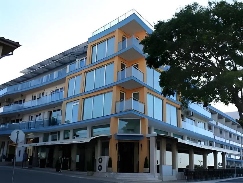 Hotel Eskada Beach - Image 1