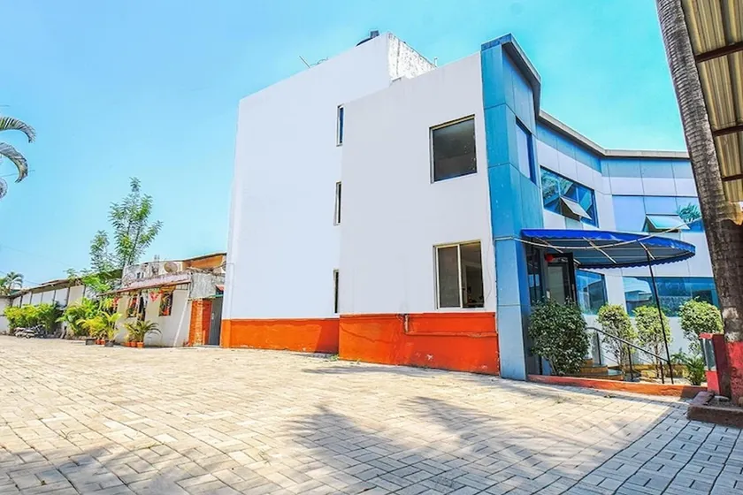 Fabhotel Saiba Residency - Image 1
