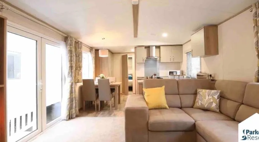 Rohannah Luxe Coastal Escape, Cooper Beach East Mersea - Image 1