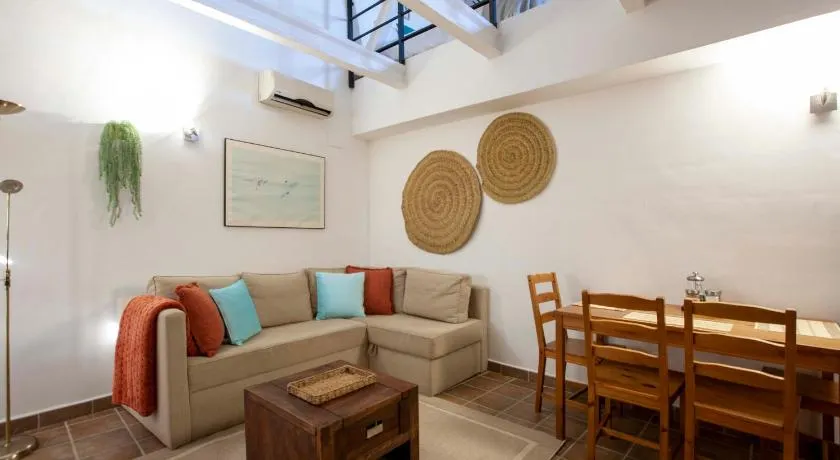 Apartamentos Turísticos Lobelia Suites - Image 1
