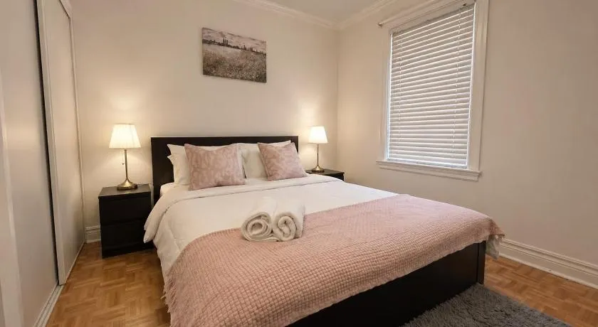 Toronto DownTown Stylish Queen Suite Private Bath Walk to Ossington Subway - Image 1