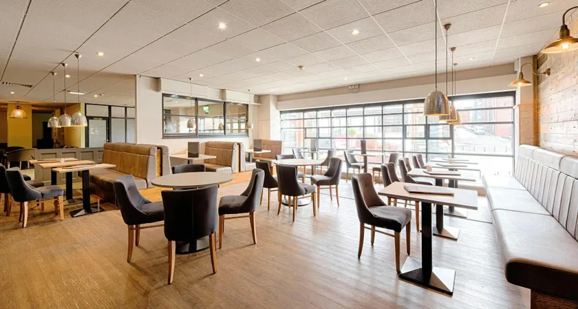 Castlefield Hotel - Image 1