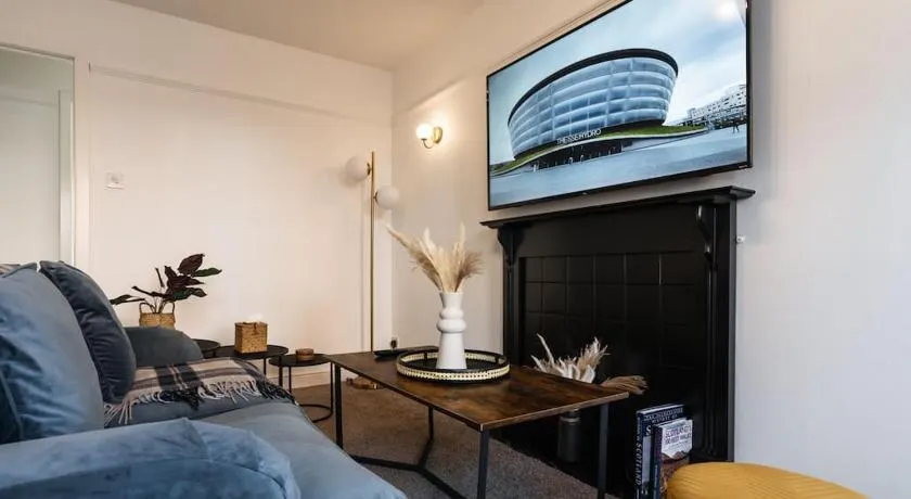 Finnieston 1-Bed - Walk to Hydro & Bars - Sleeps 2 - Image 1