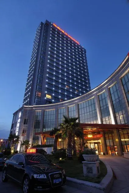 Rich Plaza Hotel - Image 1