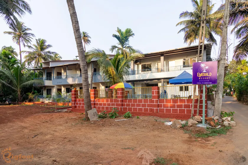 Emerald Resort - Image 1