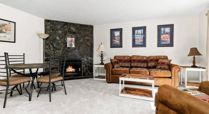 Moose Meadows- Near the airport, centrally located - Image 1