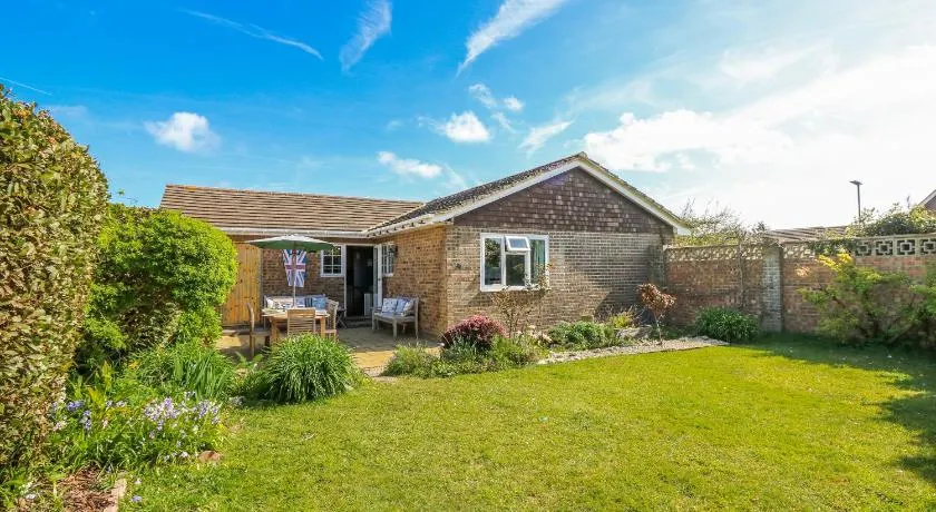 2 Trelawny Way - Image 1
