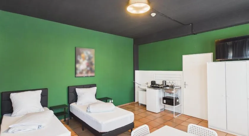 CROWN LIVING Babylon Studios Lustenau - Studios nahe Messe und Schweizer Grenze, WLAN, kostenloser Parkplatz, Self Check-in, ideal für Geschäftsreisende und Feriengäste - Image 1