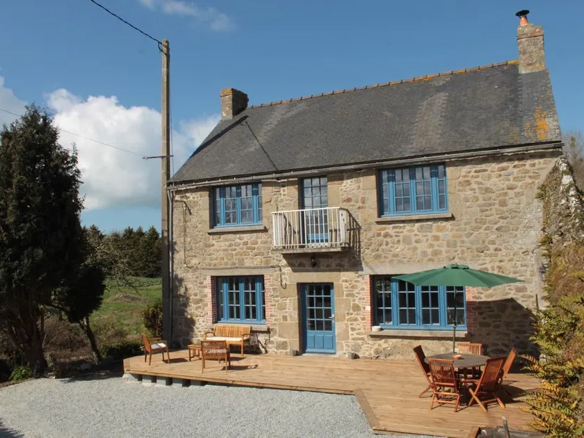 La Petite Ville Aze - Image 1