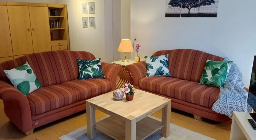 Exklusive Lage - Wohnung mit schönem Garten - Hämmerle Yellow - Image 1